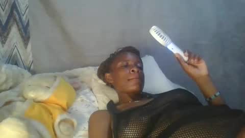 miss_belllo online show from March 8, 2025, 9:39 am