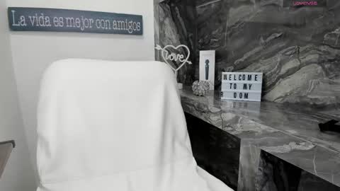 Danika online show from November 20, 2025, 10:59 am