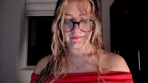 Snapshot of miss_ema1 chatting on December 24, 2024, 11:33 pm Ema online show from December 24, 2024, 11:33 pm