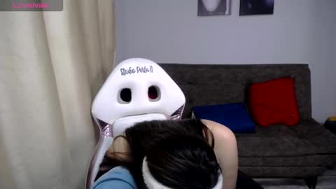 miss_foxxy_ online show from October 8, 2025, 8:50 pm