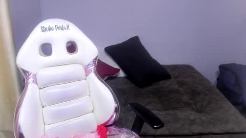 miss_foxxy_ online show from November 12, 2025, 9:10 am