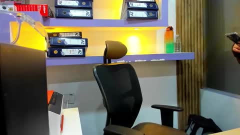 Snapshot of miss_horney chatting on March 17, 2026, 11:46 am miss_horney online show from March 17, 2026, 11:46 am