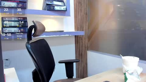 Snapshot of miss_horney chatting on April 15, 2026, 2:13 pm miss_horney online show from April 15, 2026, 2:13 pm