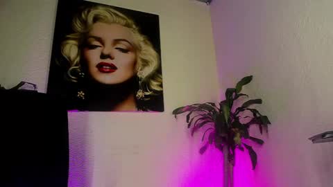 miss_isa19 online show from June 14, 2026, 8:00 pm