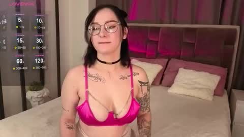 Snapshot of miss_kitty292 chatting on October 19, 2025, 4:35 am Gven dont forget to thumbs up me online show from October 19, 2025, 4:35 am