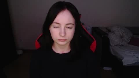 miss_laralynne online show from November 8, 2025, 8:40 pm