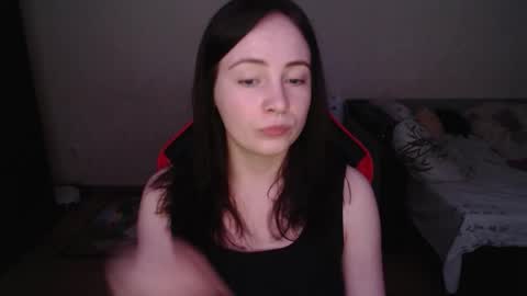 miss_laralynne online show from November 11, 2025, 8:42 pm