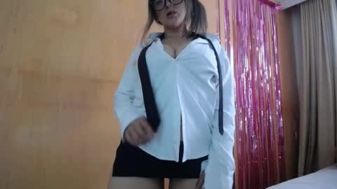 lilieth  online show from July 27, 2026, 4:03 pm