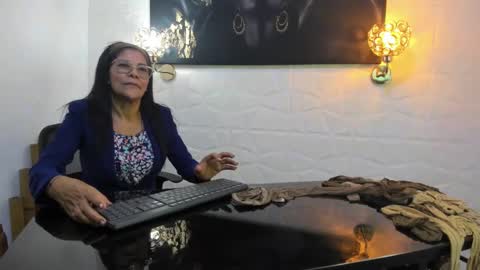 lucero online show from February 9, 2025, 8:24 pm