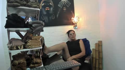 lucero online show from February 20, 2025, 5:01 am