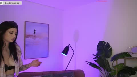 Alejandra online show from November 14, 2025, 9:57 pm