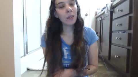 Snapshot of miss_sunshine01 chatting on December 8, 2024, 2:18 am Bella online show from December 8, 2024, 2:18 am