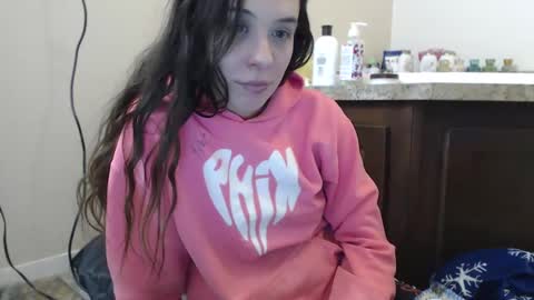 Snapshot of miss_sunshine01 chatting on March 3, 2025, 6:33 pm Bella online show from March 3, 2025, 6:33 pm