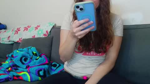 Snapshot of miss_sunshine01 chatting on October 28, 2025, 2:42 pm Bella online show from October 28, 2025, 2:42 pm