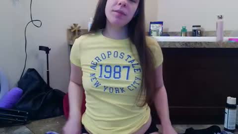 Snapshot of miss_sunshine01 chatting on March 27, 2026, 2:28 pm Bella online show from March 27, 2026, 2:28 pm