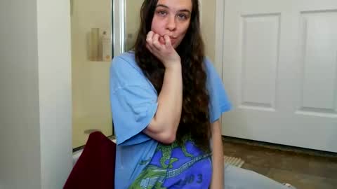 Snapshot of miss_sunshine01 chatting on June 7, 2026, 7:28 pm Bella online show from June 7, 2026, 7:28 pm