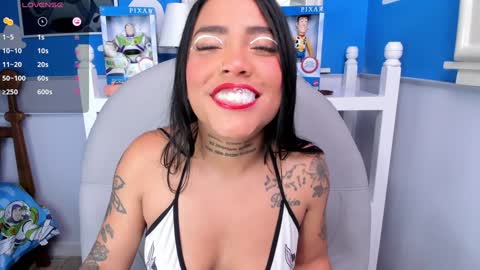 Snapshot of miss_vaiolette chatting on January 15, 2025, 11:43 am Vaiolette online show from January 15, 2025, 11:43 am