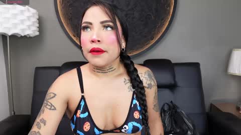 Snapshot of miss_vaiolette chatting on April 22, 2026, 11:01 am Vaiolette online show from April 22, 2026, 11:01 am