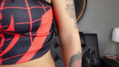 Snapshot of miss_vaiolette chatting on May 8, 2026, 11:04 am Vaiolette online show from May 8, 2026, 11:04 am
