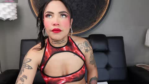 Snapshot of miss_vaiolette chatting on May 25, 2026, 11:05 am Vaiolette online show from May 25, 2026, 11:05 am