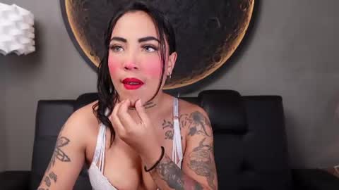Vaiolette online show from July 28, 2026, 11:05 am