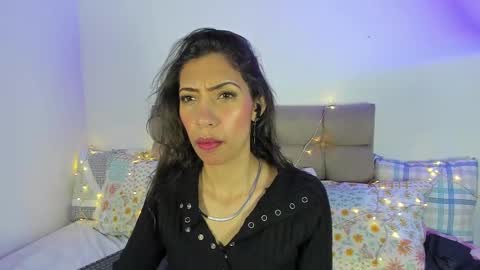 Snapshot of miss_veronica2 chatting on February 18, 2025, 12:06 pm Miss Veronica online show from February 18, 2025, 12:06 pm