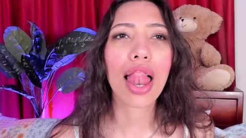 Snapshot of miss_veronica2 chatting on October 7, 2025, 1:30 pm Miss Veronica online show from October 7, 2025, 1:30 pm