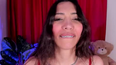 Snapshot of miss_veronica2 chatting on October 28, 2025, 1:36 pm Miss Veronica online show from October 28, 2025, 1:36 pm