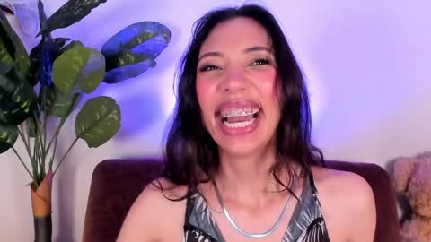 Snapshot of miss_veronica2 chatting on April 17, 2026, 1:25 pm Miss Veronica online show from April 17, 2026, 1:25 pm