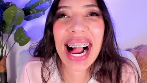 Snapshot of miss_veronica2 chatting on April 27, 2026, 1:53 pm Miss Veronica online show from April 27, 2026, 1:53 pm