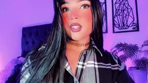 miss_zz online show from December 4, 2025, 4:27 pm