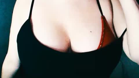 Snapshot of missbiny chatting on May 29, 2026, 6:28 pm Avamlash online show from May 29, 2026, 6:28 pm