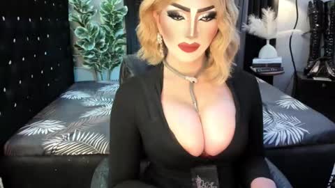Snapshot of misschannel4sub chatting on October 20, 2025, 9:37 pm PRIESTESS CHANNEL online show from October 20, 2025, 9:37 pm