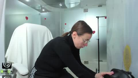 Miss Domina online show from April 8, 2026, 2:44 am