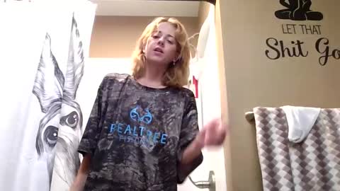 Snapshot of misseeva chatting on September 16, 2025, 4:30 pm MissEeva online show from September 16, 2025, 4:30 pm