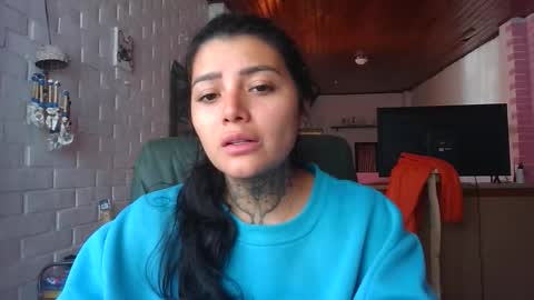 melodie  online show from November 18, 2025, 4:55 pm