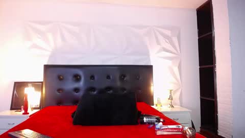 Snapshot of missellien chatting on January 28, 2025, 5:35 pm Angela online show from January 28, 2025, 5:35 pm