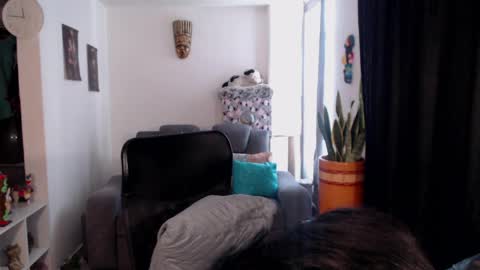 Emilie Diaz online show from April 8, 2026, 5:13 pm