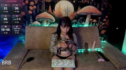 Snapshot of missfungi chatting on October 1, 2025, 1:22 am Luna online show from October 1, 2025, 1:22 am