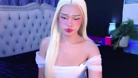 im your queen steffie online show from July 16, 2026, 2:12 pm
