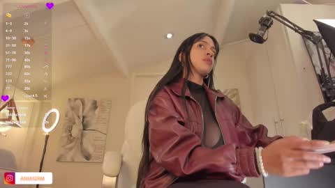 Ania online show from December 22, 2025, 5:54 pm