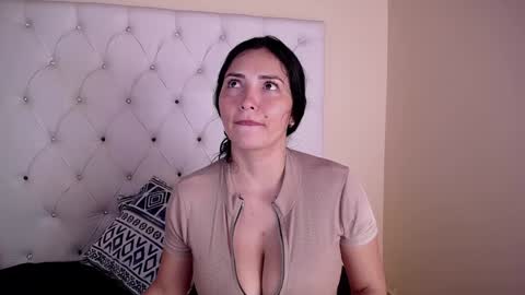 Snapshot of misskharla chatting on December 18, 2024, 8:25 pm Danna online show from December 18, 2024, 8:25 pm