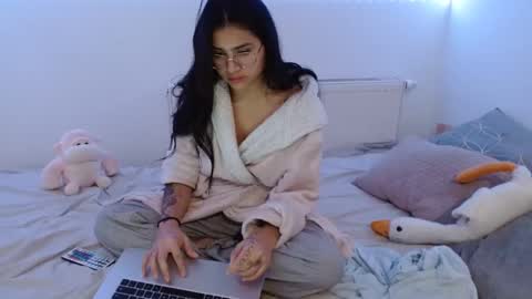 Snapshot of misskylie_ chatting on December 31, 2024, 9:50 pm kylie online show from December 31, 2024, 9:50 pm