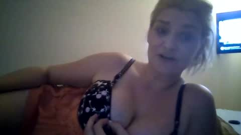 Snapshot of misslicks chatting on October 25, 2025, 1:46 am Misslicks online show from October 25, 2025, 1:46 am