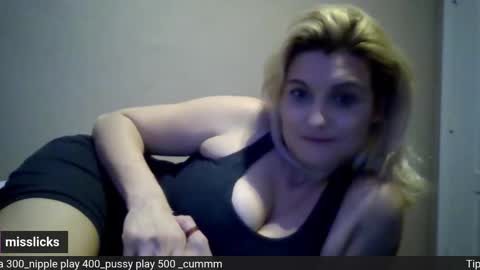 Snapshot of misslicks chatting on December 3, 2025, 3:47 am Misslicks online show from December 3, 2025, 3:47 am