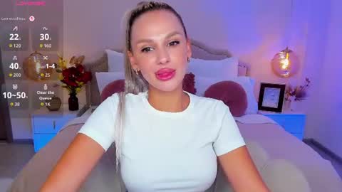 Snapshot of misslou_ chatting on July 31, 2026, 5:29 am Lou online show from July 31, 2026, 5:29 am