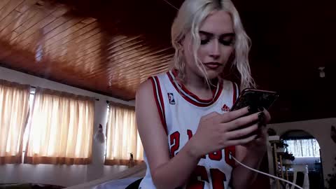 Miss Luna online show from December 3, 2024, 8:39 pm