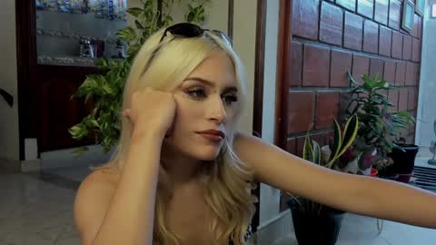 Miss Luna online show from December 8, 2024, 9:30 pm