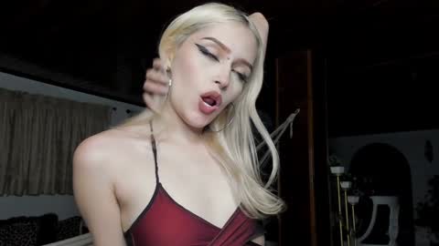 Miss Luna online show from December 11, 2024, 11:43 pm