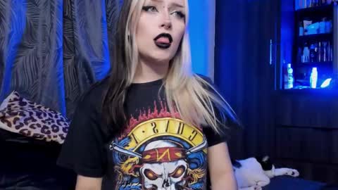 Miss Luna online show from October 15, 2025, 1:17 am